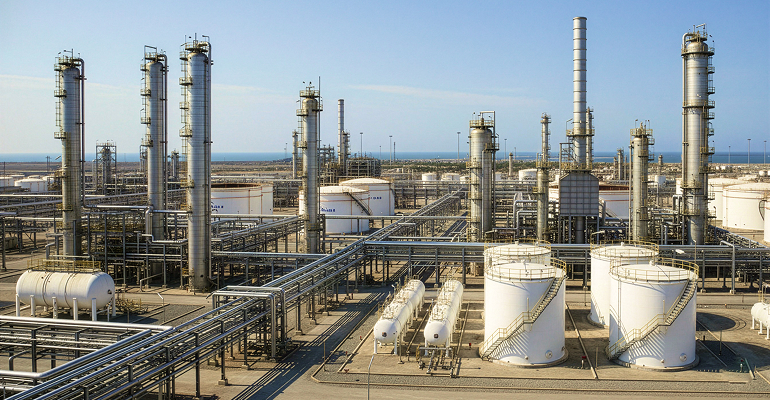 Large U.S. oil refinery complex with processing units and storage tanks